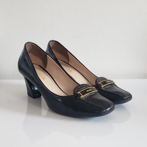 Prada 90s Black Patent Leather Pumps, Vintage Heels Corpcore, Gold Logo Plate